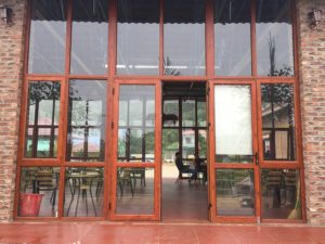 cửa nhôm xingfa giả gỗ